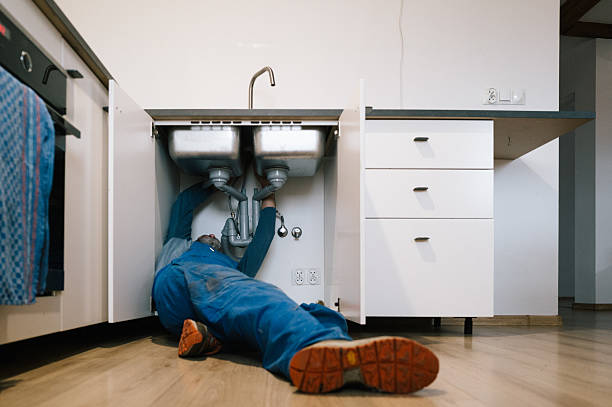 Professional Leak Detection technician working in Piñon Hills, CA
